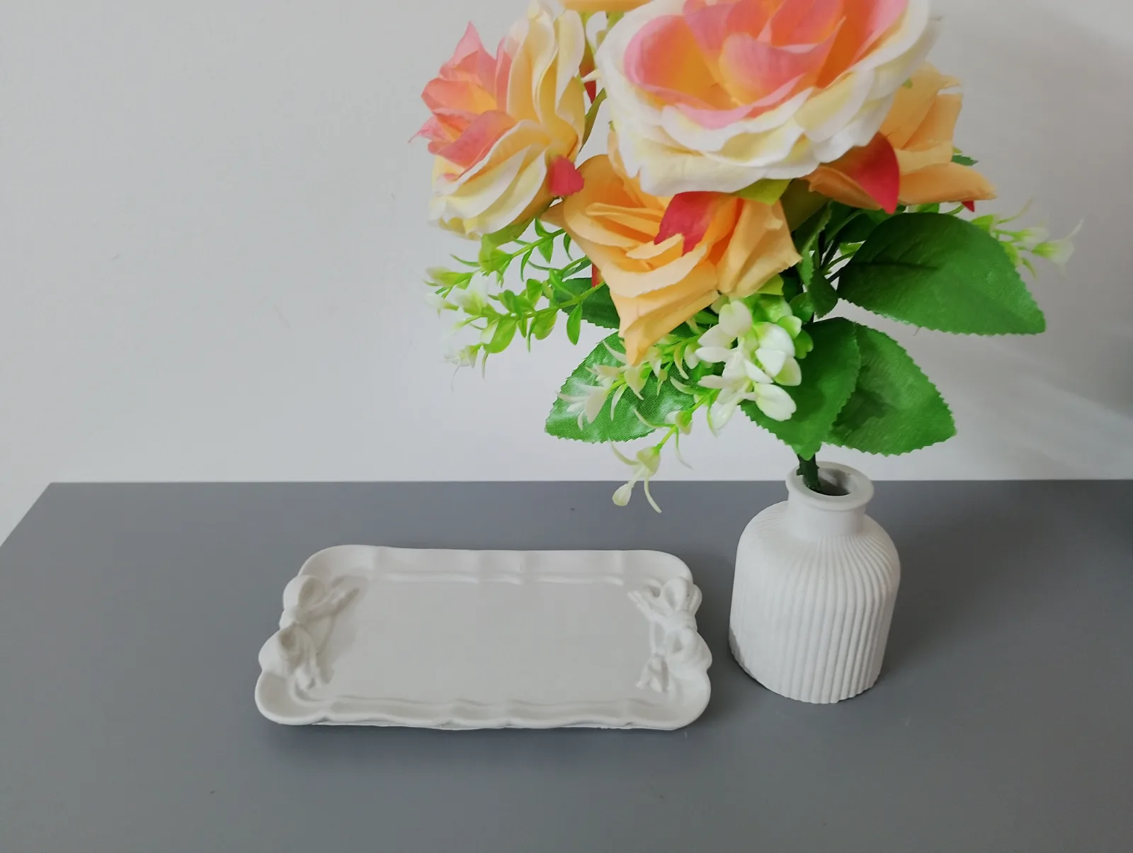 x1 bow tray and ribber vase — 4