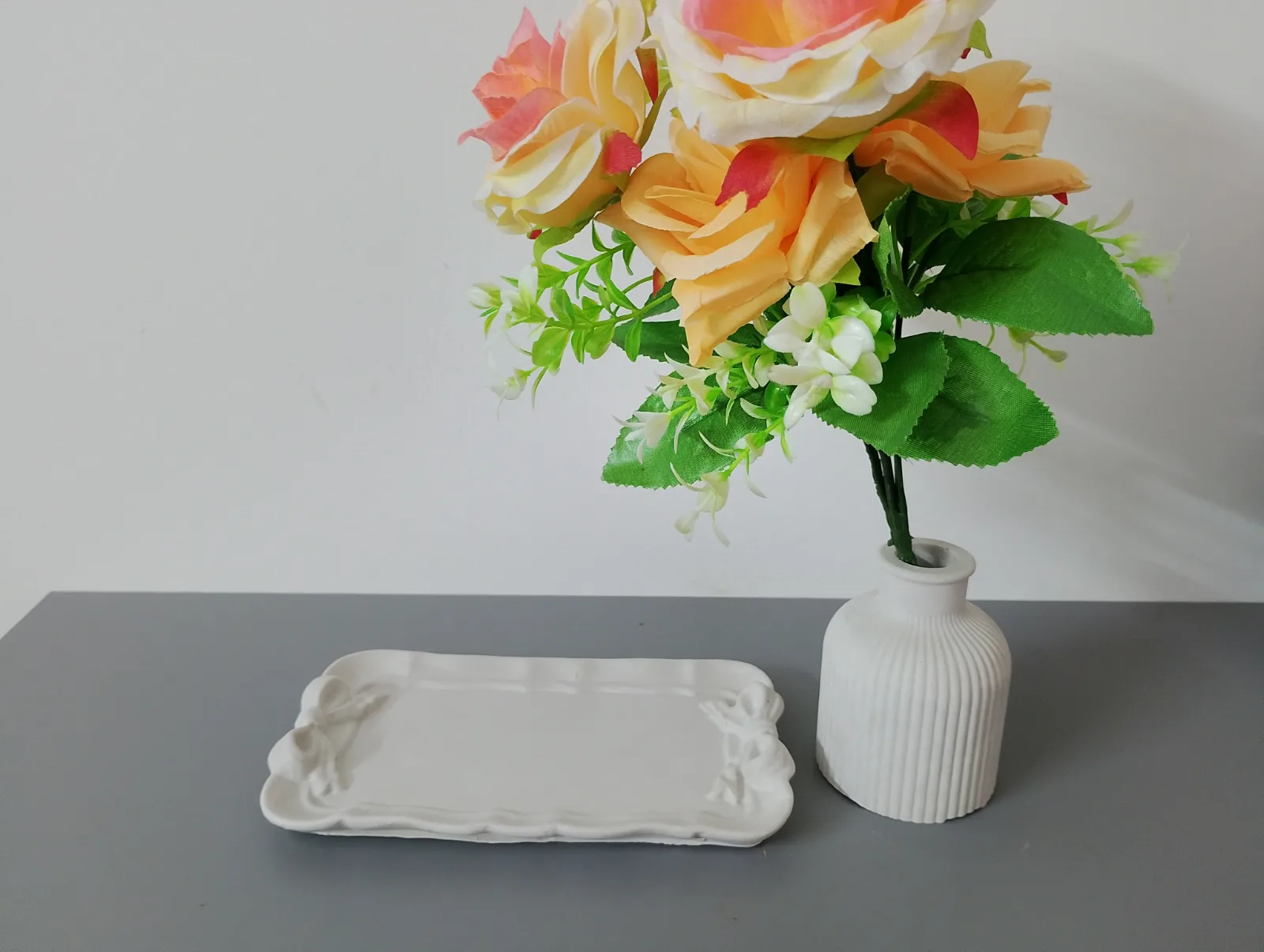 x1 bow tray and ribber vase — 6